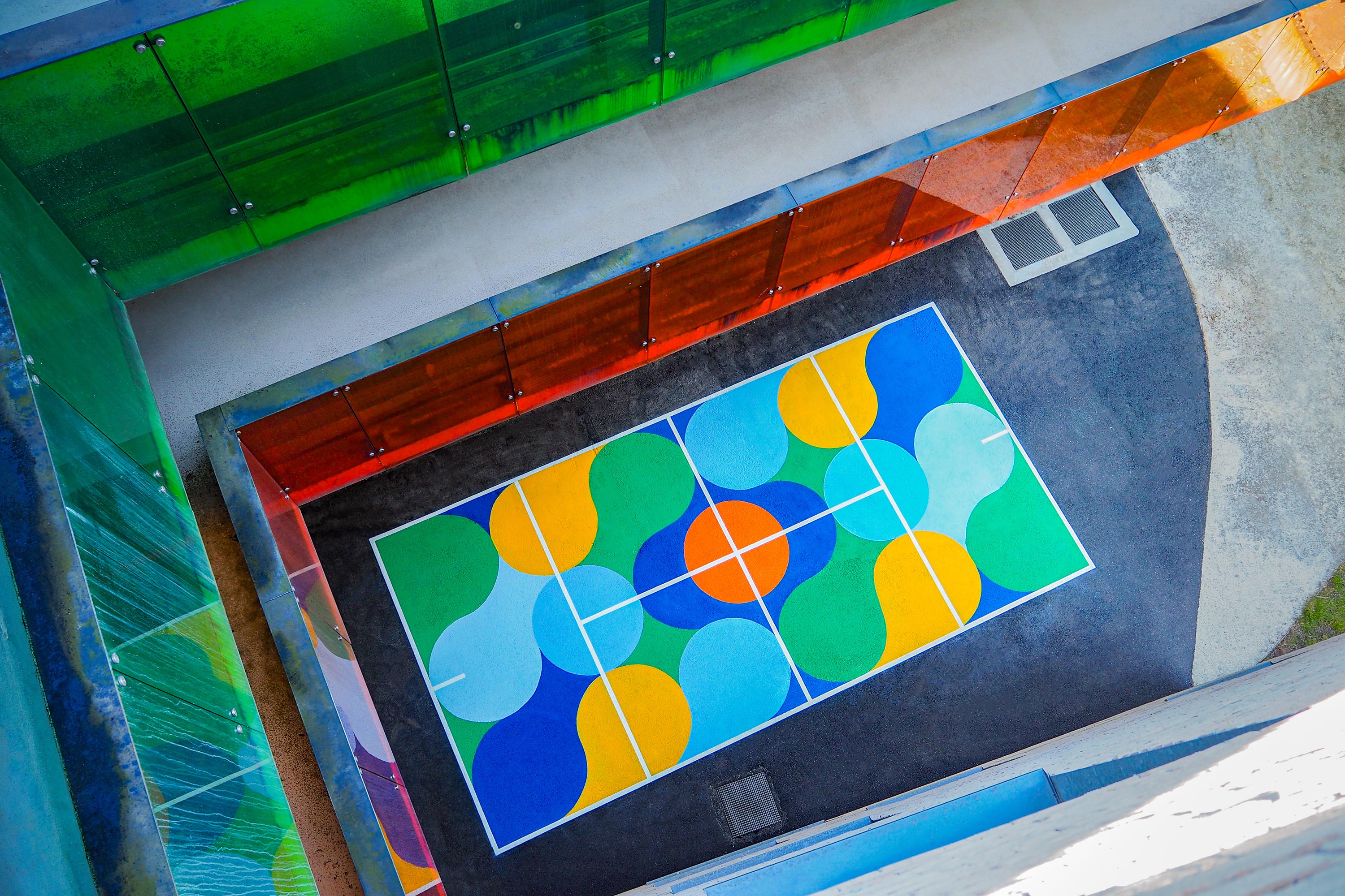 Terrain Urban Tennis par l'artiste Stéphane Opéra