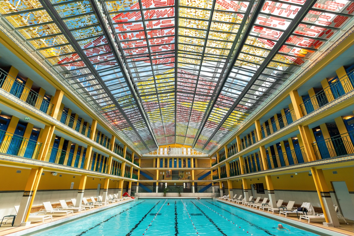 Installation "Glass Ceiling" par le duo d'artistes Lek&Sowat